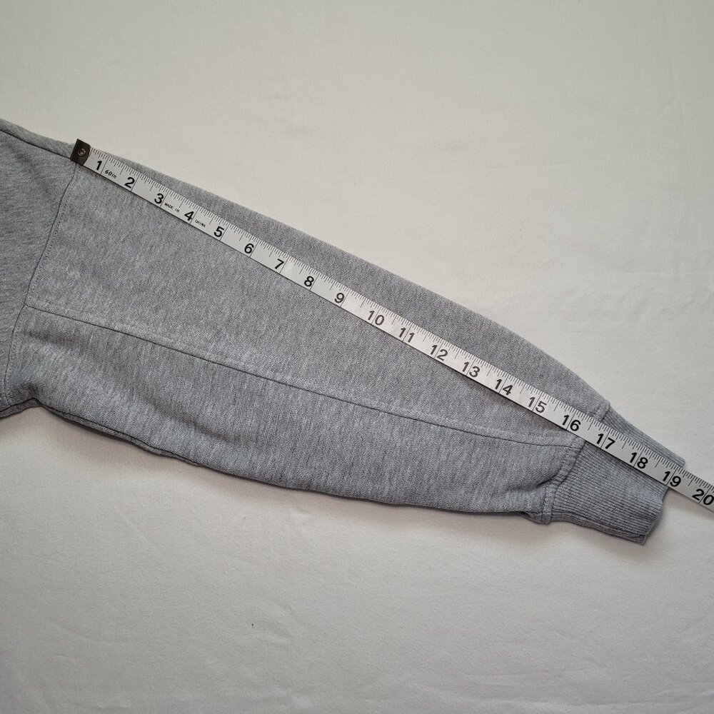 Tillys Cropped Zip Up Hoodie Sweatshirt Heather Gray Small Off-Duty Model - Picture 7 of 8